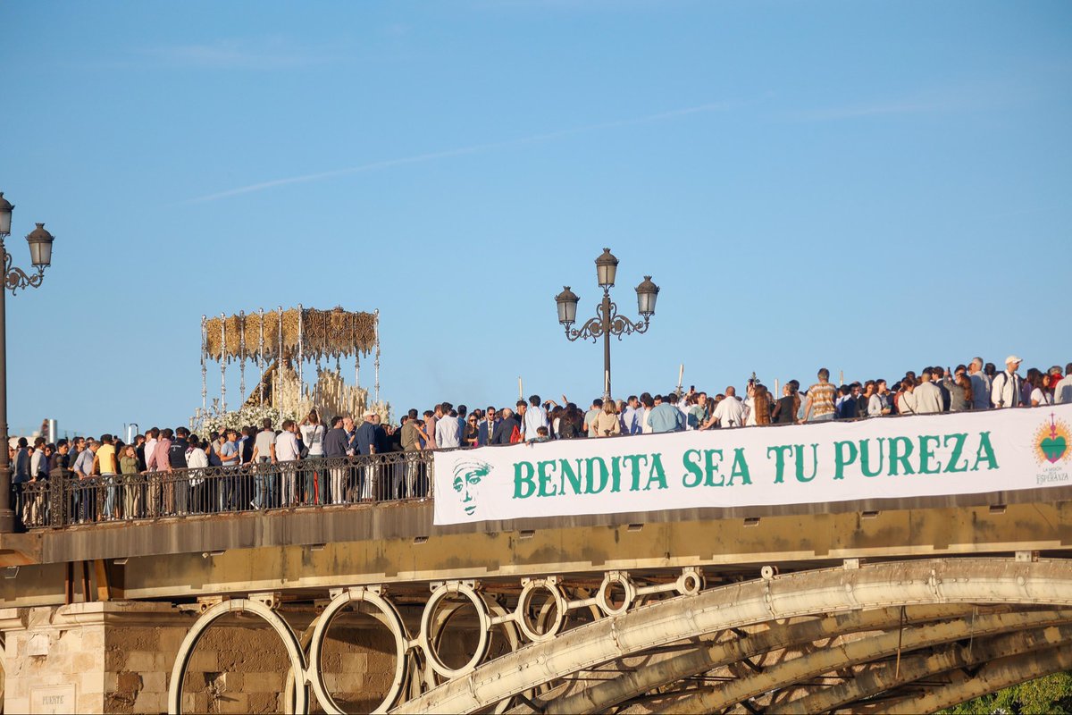HispalisCofrade's tweet photo. Bendita sea tu pureza.

📷 @vrd_93 

#LaMisióndelaEsperanza #EsperanzaDeTriana
#75DogmaAsunción https://t.co/2YQvgiVQ6N