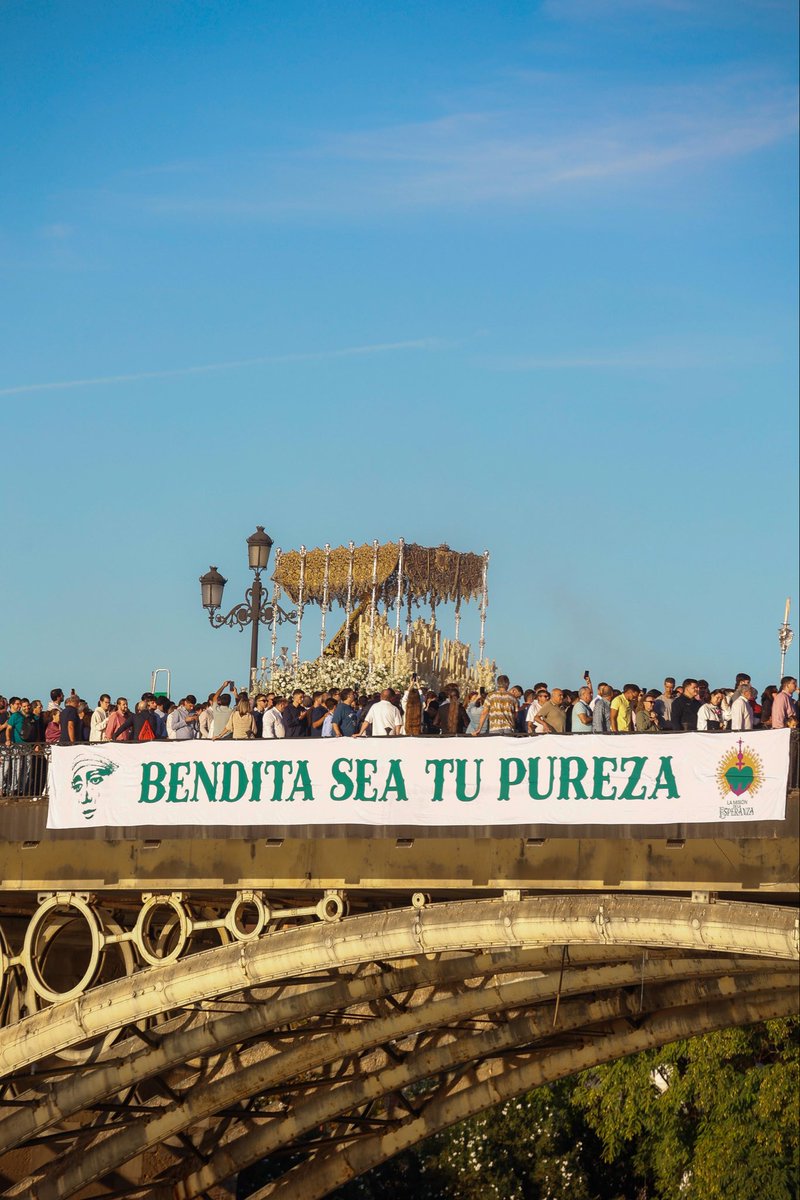 HispalisCofrade's tweet photo. Bendita sea tu pureza.

📷 @vrd_93 

#LaMisióndelaEsperanza #EsperanzaDeTriana
#75DogmaAsunción https://t.co/2YQvgiVQ6N