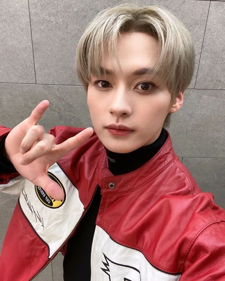 xxjjam1997's tweet photo. Happy know know day💞🍮🐱

#StaySelcaDay #ssd #LeeKnow #리노 #StrayKids #LeeKnowDay https://t.co/kxJTxPlX10