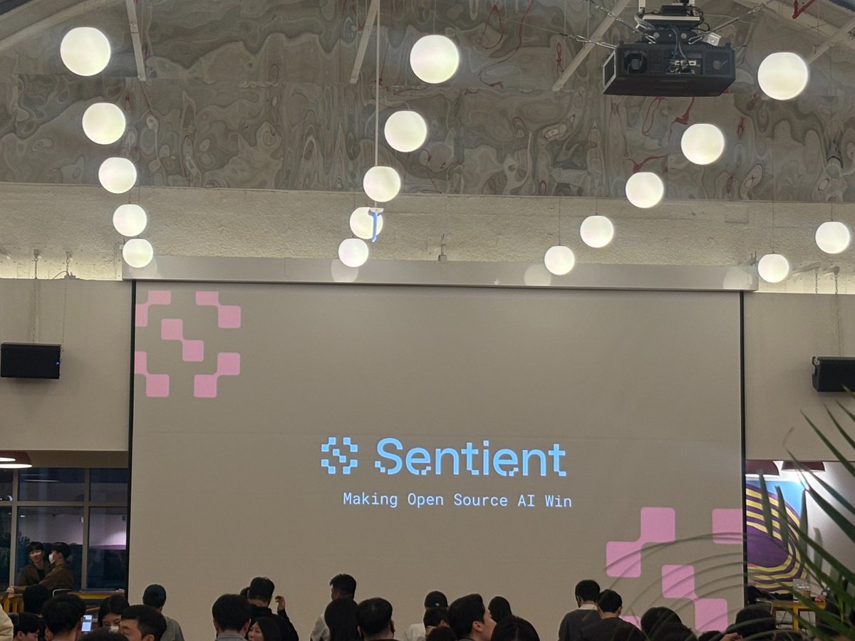 aiwhale96z's tweet image. [@SentientAGI 밋업에 다녀오다]

퇴근하고 간만에 밋업다녀왔습니다.
저는 퇴근하면서 잠깐 들렸다가 갔는데,
확실히 커뮤니티가 엄청
끈끈하고 돈독하다는 느낌을 받았습니다.

입장시간 보다 살짝 늦게 갔는데,
아쉽게 음식이 없어 너무 배고파서 저녁먹으러 가느라
끝까지 자리를 지키진…