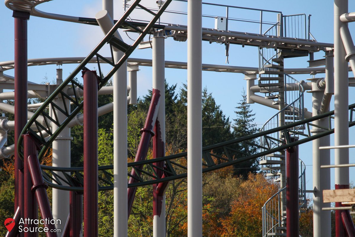 Since our last Valgard: Realm of the Vikings update, Drakon’s station exterior is nearing completion and the majority of track and supports are now on-site. Vild Swing's kiosk has now been erected and Cobra's transformation into Raven continues.

👉 attractionsource.com/future-develop…