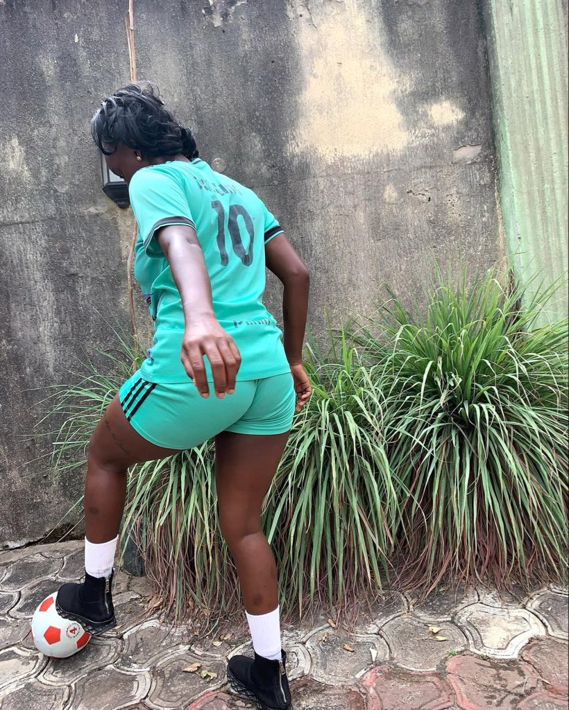 Make Benjamin Šeško leave the ball for me today. Brighton go too collect 😂😂