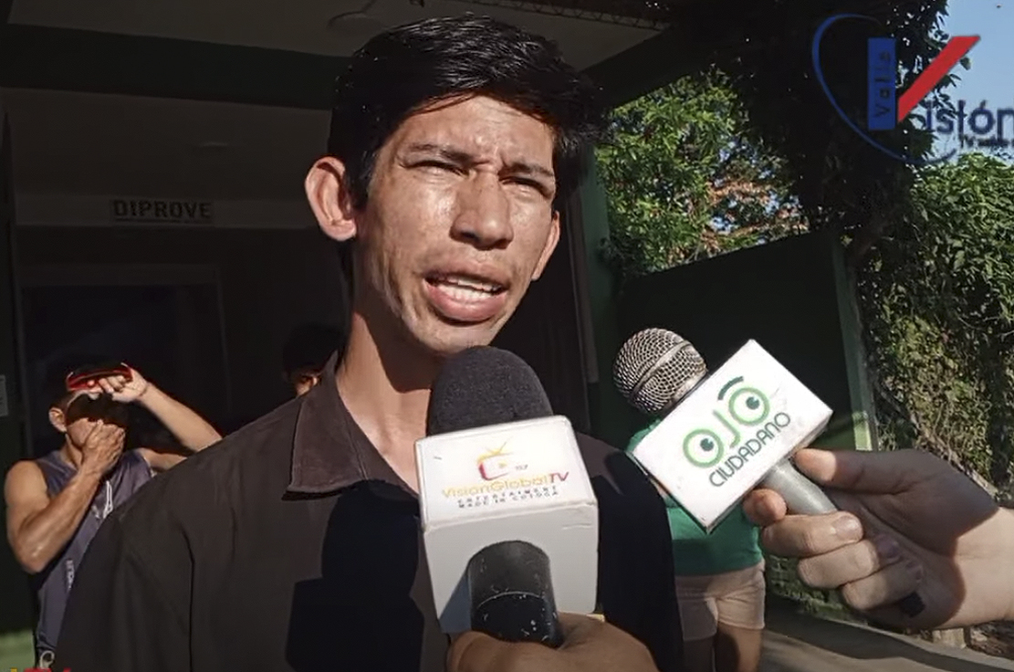 Periodista del municipio de Cotoca (Bolivia) fue golpeado por denunciar uso indebido de bienes municipales y teme por su vida.
Lea el reporte de los periódicos representados por <a href="/ANPBOLIVIA/">ANP Bolivia</a> que reporta agresiones desde hace 17 años:
n9.cl/i6osnt