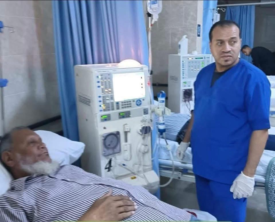 بوابة الوفد| بيستعد للغسيل الكلوي.. أول صورة للحاج غريب مسن السويس داخل المستشفى 