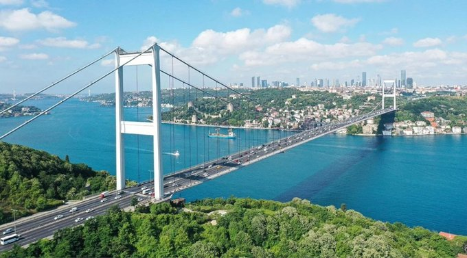 Türk halkının %34'ü İstanbul Boğazı'nın altında 17 trilyon dolar değerinde kontoryum elementi olduğuna ve dış güçlerin çıkartmaya izin vermediğine inanıyor. (Konda)