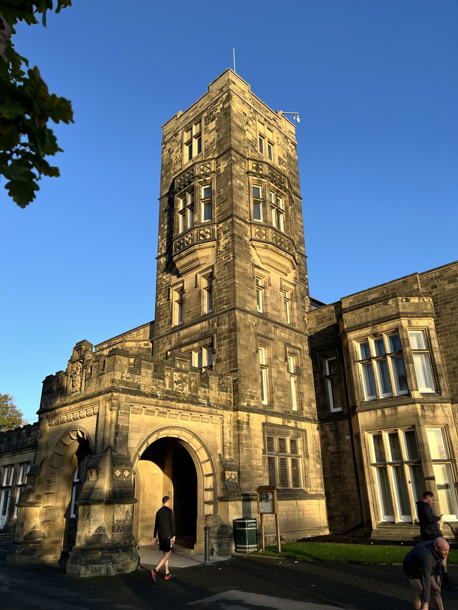 Happy parkrunday everyone! 😄 a trip to Yorkshire this weekend, so paid a visit to Keighley for the Cliffe Castle #parkrun. I can see why they call it Cliffe! One of the steepest hills I’ve tackled 😅 but the park is beautiful, especially with the autumn colours 😍 worth a visit!
