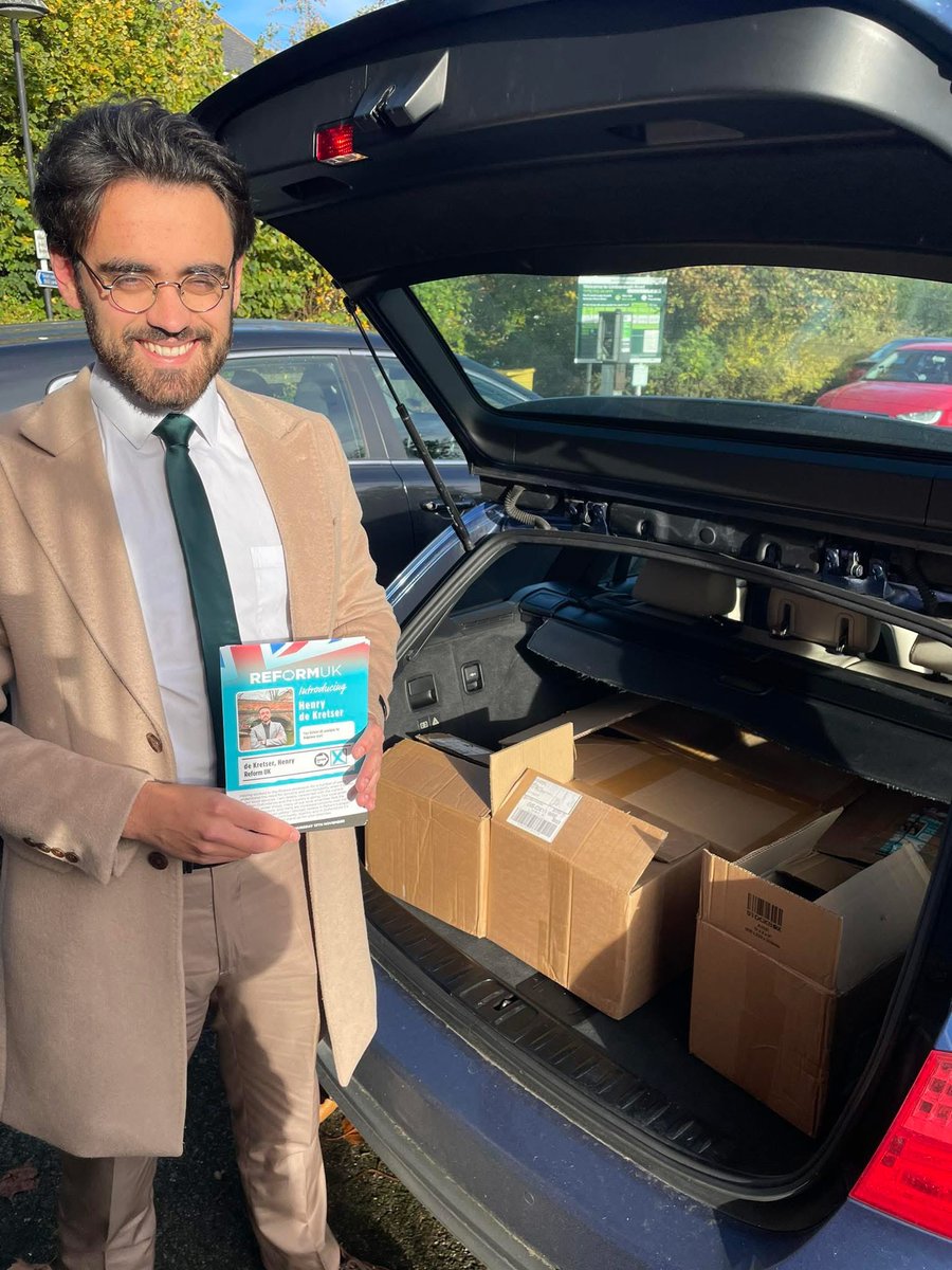 ReformDaily_'s tweet photo. 📣 Big Action Day today for all branches - & Reform Oxfordshire’s candidate Henry De Kretser for the Ridgeway by-election is out meeting residents! 💪🏻🇬🇧
Make your voice heard. Vote Reform on November 13th! 🗳️
#ReformUK #Ridgeway #ActionDay https://t.co/Qkss5hq3W8