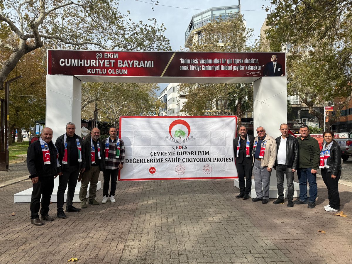🤝 “Çevreme Duyarlıyım, Değerlerime Sahip Çıkıyorum” projesi kapsamında;
İlçe Millî Eğitim Müdürlüğü, Gençlik ve Spor İlçe Müdürlüğü ve İlçe Müftülüğü iş birliğiyle anlamlı bir yardım kermesi düzenlendi.

🎗️ Elde edilen gelir, Gazze’deki kardeşlerimize umut olacak.
#çedes
