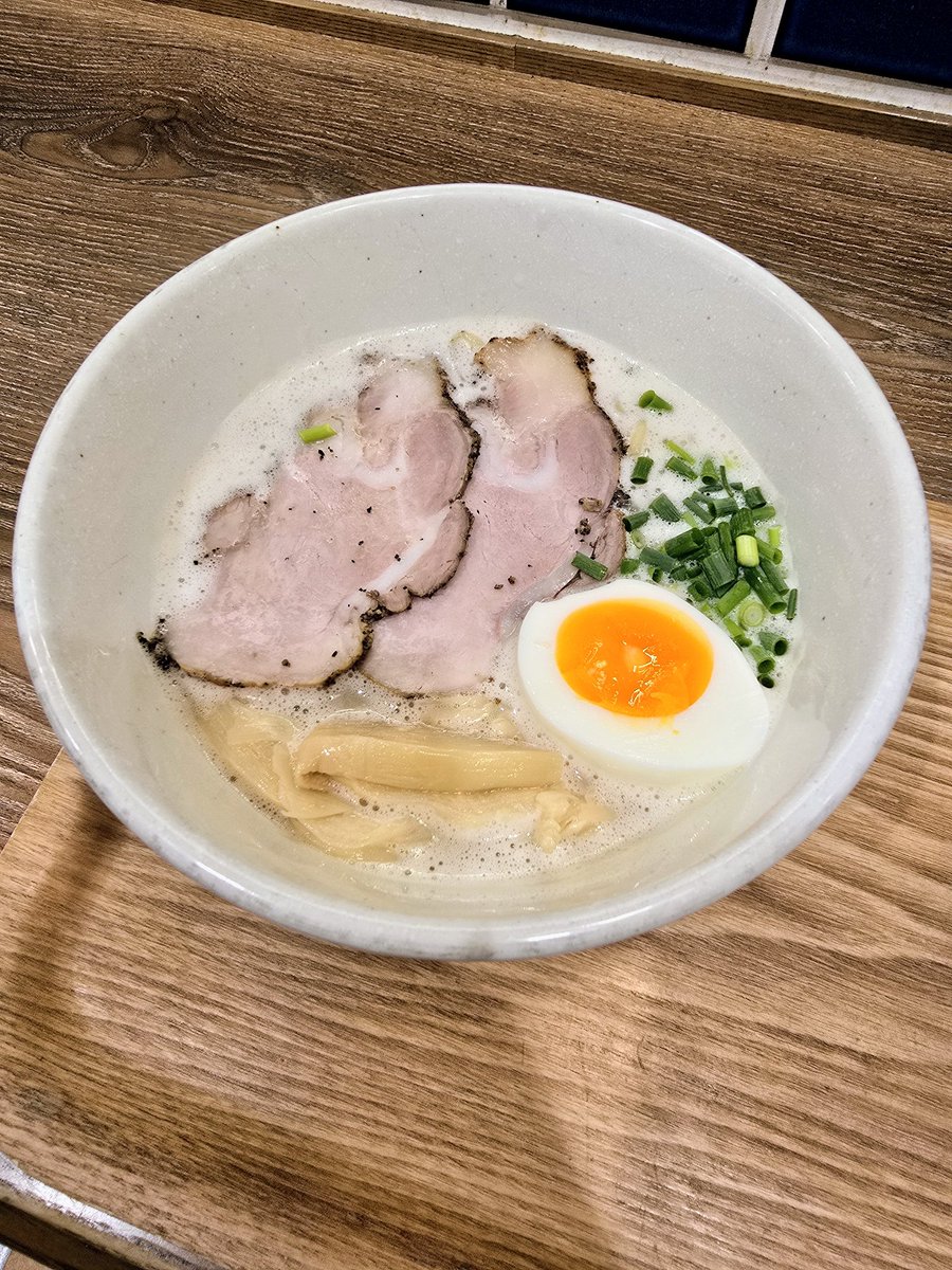 🍜🍥ラーメン家 みつ葉 あべの出張所 - 天王寺

🍜出張所の塩ラーメン

天王寺まで行ったけ、教えてもらったみつ葉さんへ行ってきました🤭

めちゃ濃厚🦭
くりーみーな濃厚さってしんどくなるイメージだったけどそんな事無かった！🥰

メンマ長いやつ好き🥰
#麺が好き #ラーメン好きな人と繋がりたい