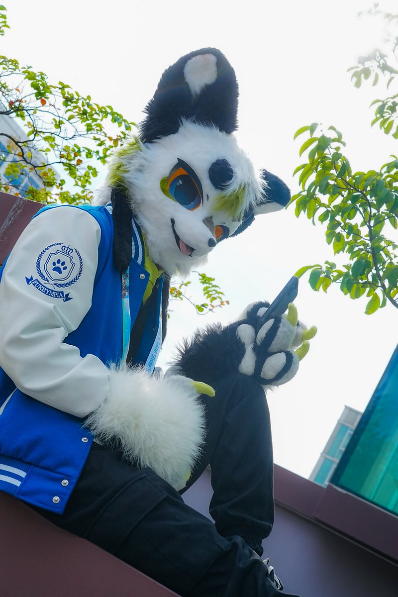"오늘은 야자 빠지고 데이트 하자!!🥰"
📷<a href="/ETHEN7364/">ETHEN(에덴) 🔜 FURST CLASS</a>
#FursuitEveryday #fursuit #furry
#FURRAID2025 #퍼레이드2025
