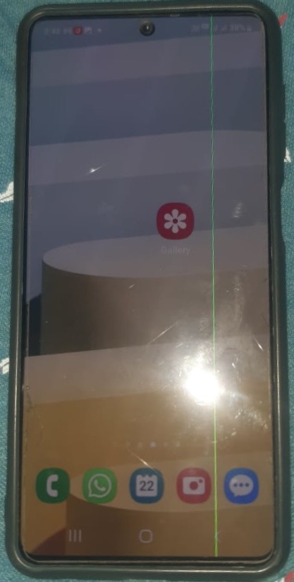 nileshh_kr's tweet image. Hey @SamsungIndia  what kind of hypocrisy is this? You’re replacing screens for S series users with the green line issue but ignoring Galaxy M52 owners facing the SAME defect?At least @OnePlus_IN admits their fault and replaces screens for all customers.
#Samsung #GreenLineIssue