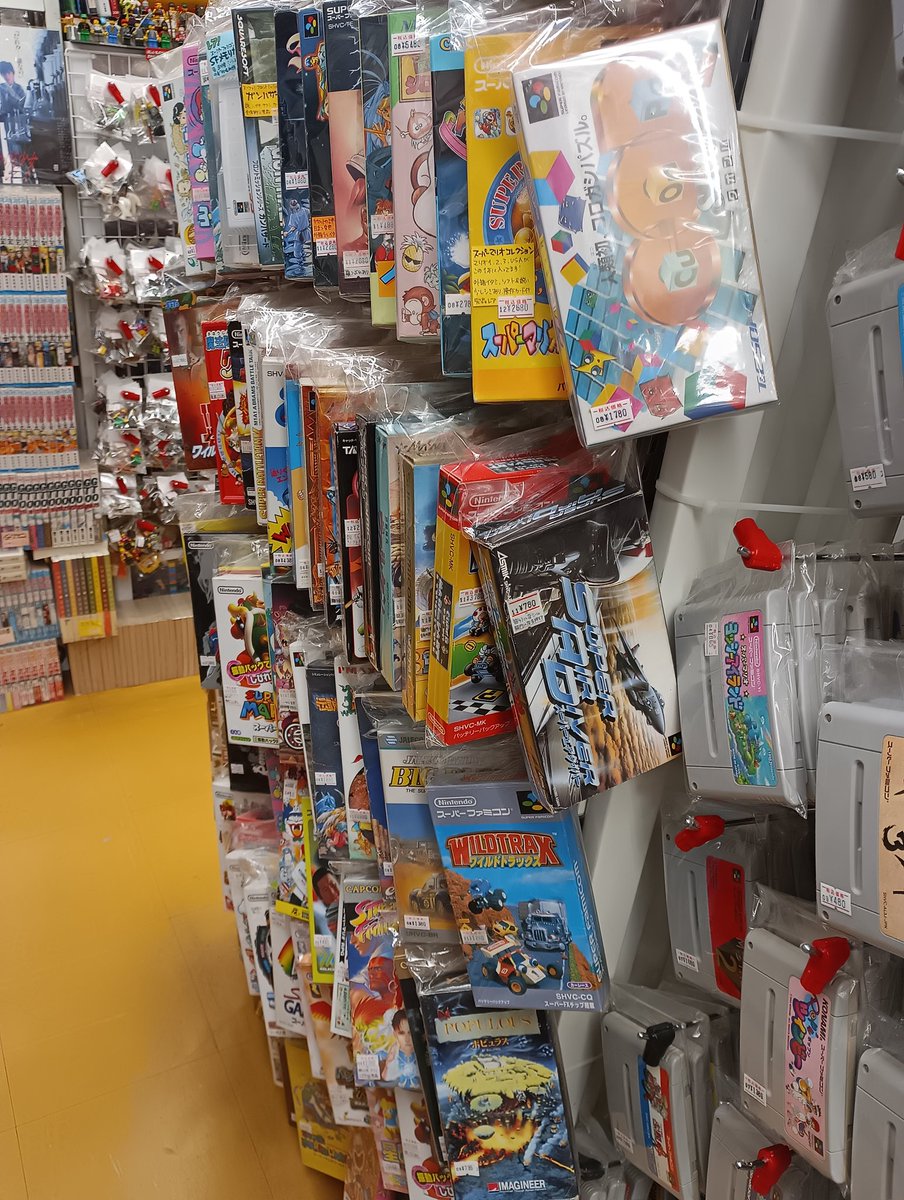 ユーブックス
棚間隔狭いけど
レトロゲームもあり
気持ち安かった
時間無くてあまりゆっくりみれず
#レトロゲーム