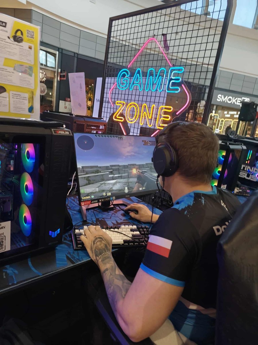 Nasz zawodnik obecny na turnieju 1v1 w Opolu 🤍💙🤍💙