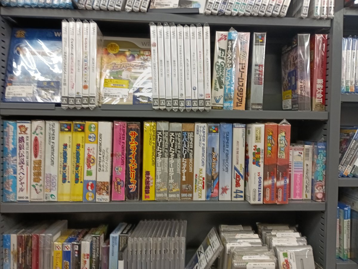 BOOKOFF 茅ヶ崎駅北口店
スーファミショーケース少
箱スーファミ少
#レトロゲーム