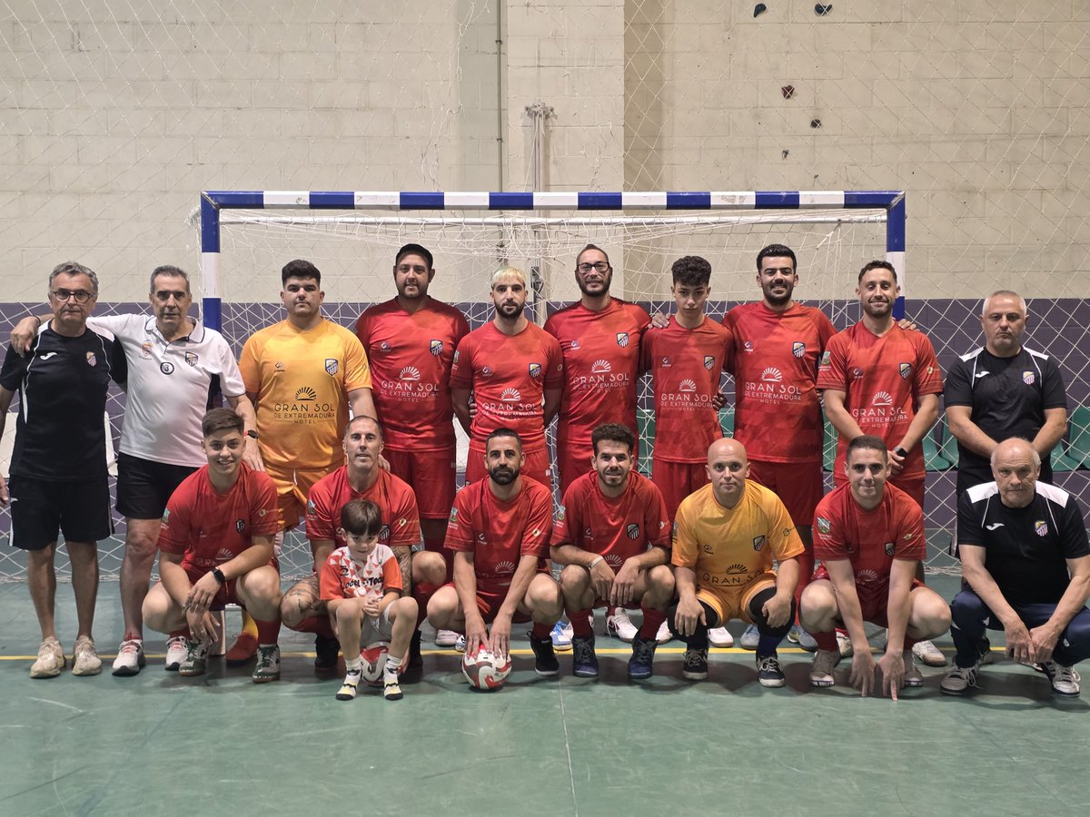 Buenas a tod@s el partido de la jornada 2 ha acabado en victoria visitante por 0-2 contra Arroyo de San Serván con 2 goles de Diego Naranjo.
Dar la enhorabuena al rival por su entrega e ilusión puesta sobre las pista, y desearle mucha suerte en la liga.