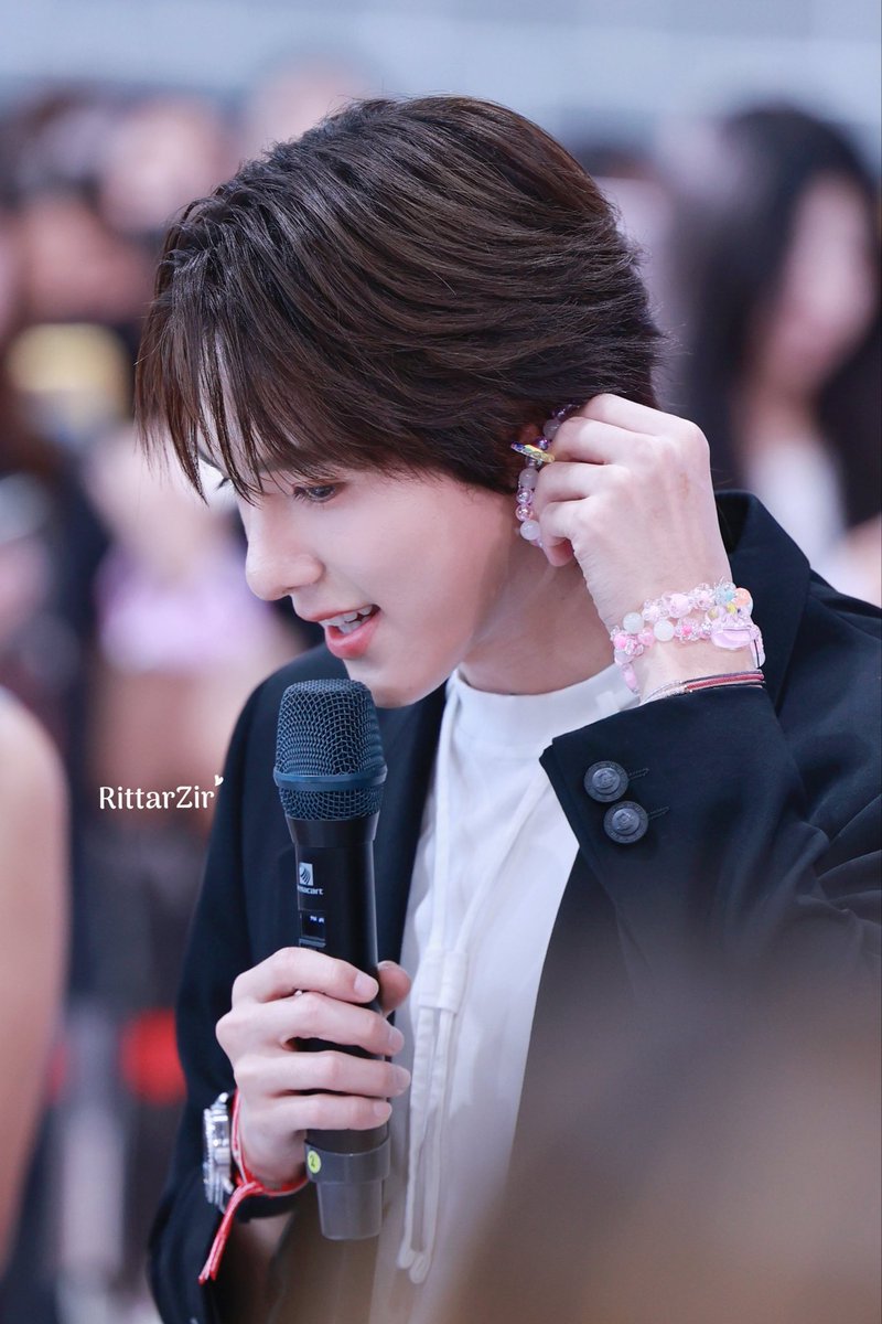 Happy_Honey_JR's tweet image. ความงดงามจากภายในสู่ภายนอกหน้าตาเหมือน นานิ ทุกท่วงท่าอิริยาบถ น่ามอง น่าเอ็นดูไปซะหมด สวยจนอธิบายไม่ถูกแล้ว เป็นผู้ชายที่หล่อจนสวย ใครเห็นก็คงตกหลุมรักได้ง่ายๆ
#hirunkit_ @Hirunkit_