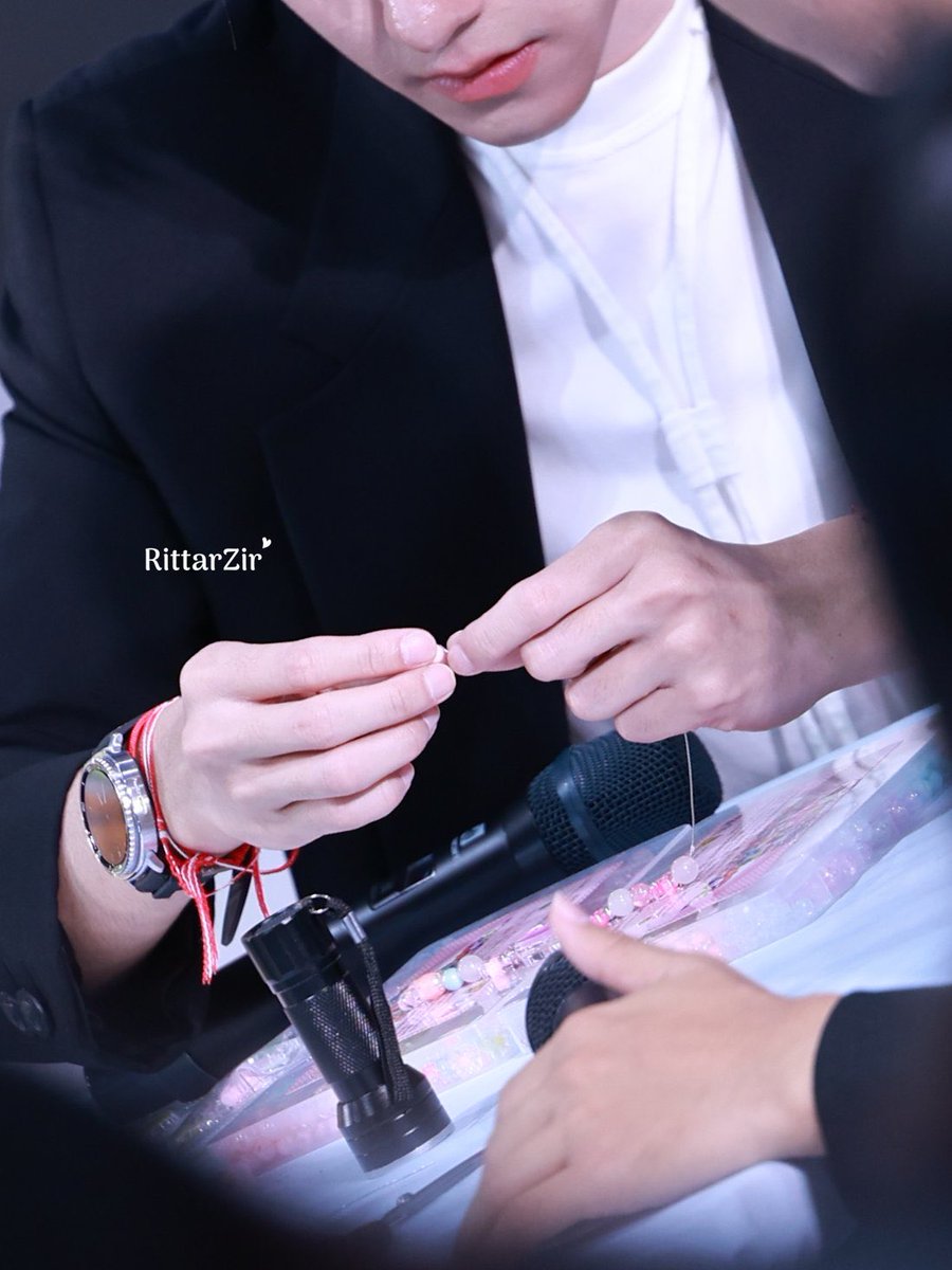 Happy_Honey_JR's tweet image. ความงดงามจากภายในสู่ภายนอกหน้าตาเหมือน นานิ ทุกท่วงท่าอิริยาบถ น่ามอง น่าเอ็นดูไปซะหมด สวยจนอธิบายไม่ถูกแล้ว เป็นผู้ชายที่หล่อจนสวย ใครเห็นก็คงตกหลุมรักได้ง่ายๆ
#hirunkit_ @Hirunkit_