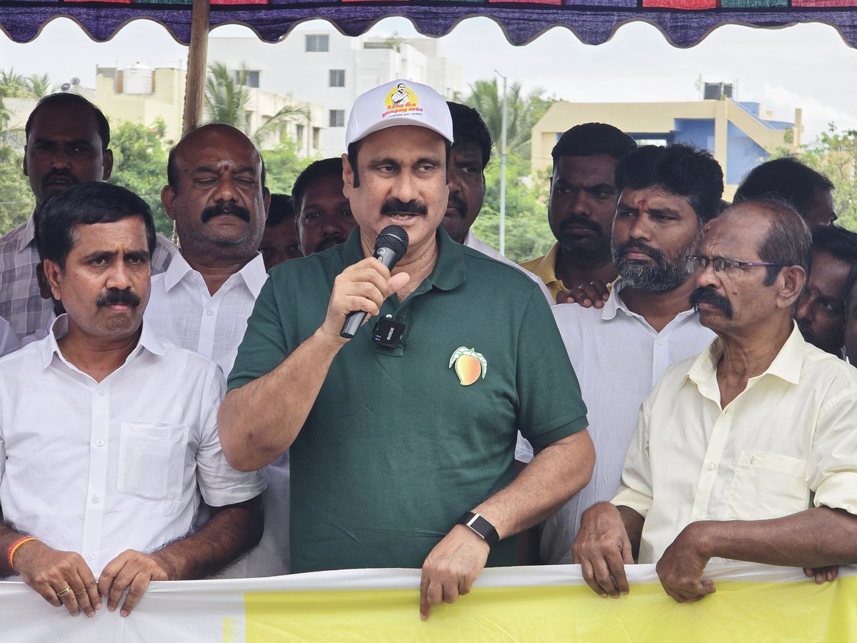 draramadoss's tweet photo. "உரிமை மீட்க… தலைமுறை காக்க’" பயணத்தில், திருப்பூர் மாநகரத்தில் நொய்யல் ஆற்றில் சாயப்பட்டறை கழிவுகள, மாநகராட்சி கழிவுநீர் மற்றும் கழிவுகள் கலந்து மாசுபடுவதை தடுக்க தமிழக அரசை வலியுறுத்தி, பொதுமக்களிடையே விழிப்புணர்வு பிரச்சாரம் செய்த போது..!

#உரிமைமீட்க | #தலைமுறைகாக்க https://t.co/UhzAoiuDZa