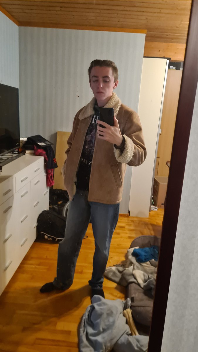 DabdosVO's tweet photo. Found this jacket in a thrift store for like $23. Nothing seems to be wrong with it... sooooooo

MYTHICAL THRIFT PULL! https://t.co/3RvmxmAIav