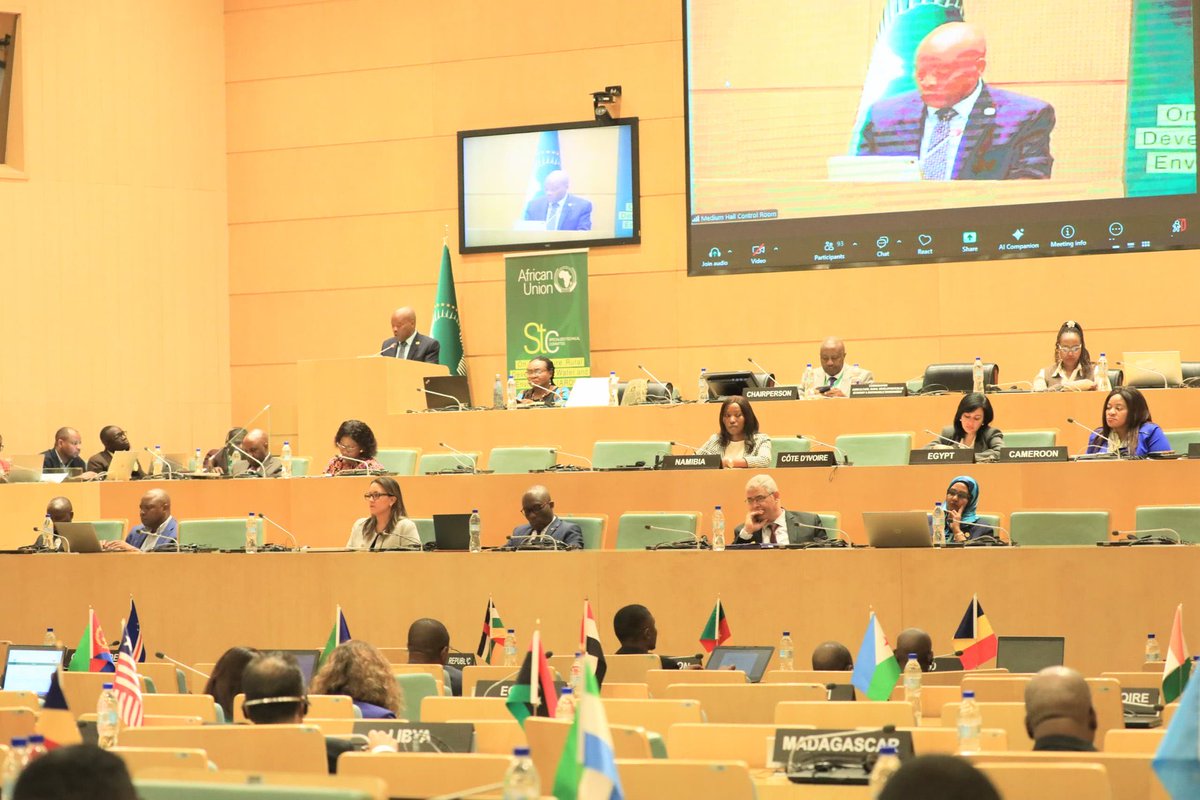 AmbalgAddis's tweet photo. Amb. @kled_mohamed led #Algeria_n delegation at the 6th Ministerial Meeting of the @_AfricanUnion #STC on #Agriculture, #Rural_Development, #Water & #Environment, highlighting 🇩🇿 ’s achievements in #food_security, sustainable agricultural development & water ressource Managment https://t.co/TTtP5sCMDG