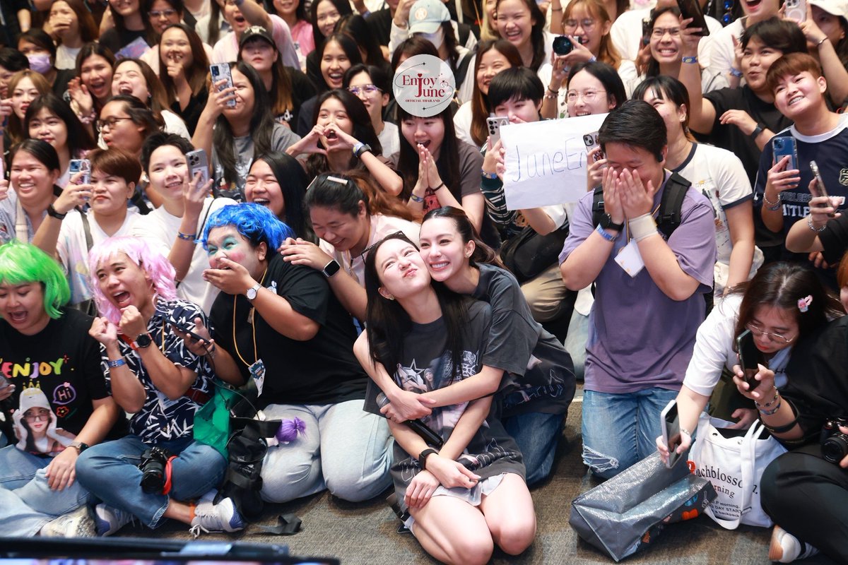 ENJOYJUNE_TH's tweet image. Awww ~ JLand. Did you see something so sweet here? 
How cute they are? OMG 🫠🫠🫠