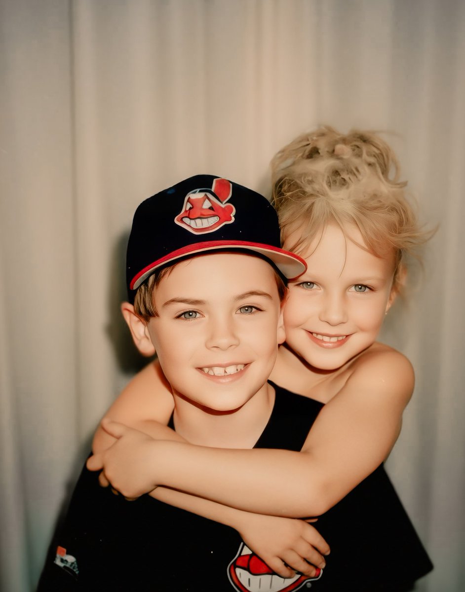 Zacefrongold's tweet photo. In another life, we were definitely twins 😭✨ https://t.co/vDfI0UjzE1