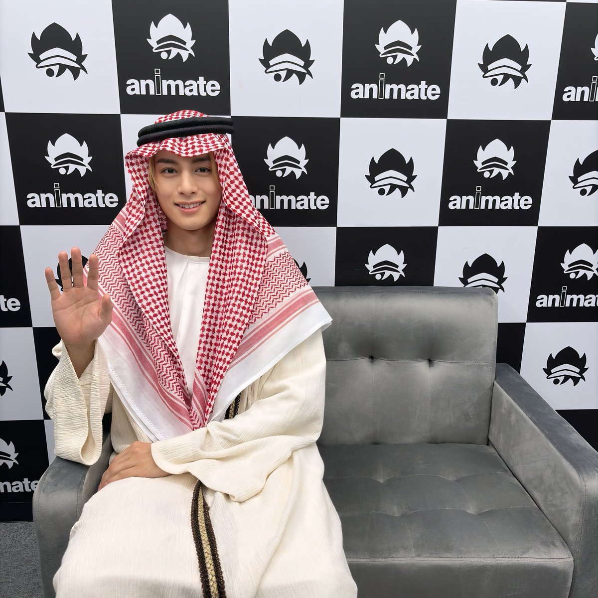 G4GJsogXgAAS63v.jpg?format=jpg