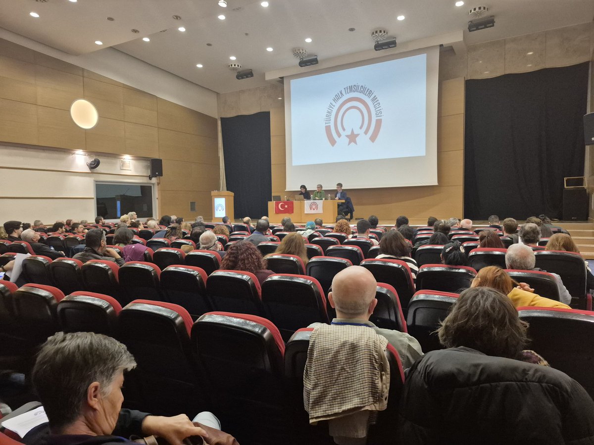 Türkiye Halk Temsilcileri Meclisi'nin 6.Genel Kurulu bugün Ankara'da düzenleniyor.
THTM Yürütme Kurulu Sözcüsü Oğuz Oyan'ın açış konuşmasıyla başlayan Genel Kurulda siyasi ve örgütlenme başlıklarını içeren çeşitli önergeler görüşülecek.