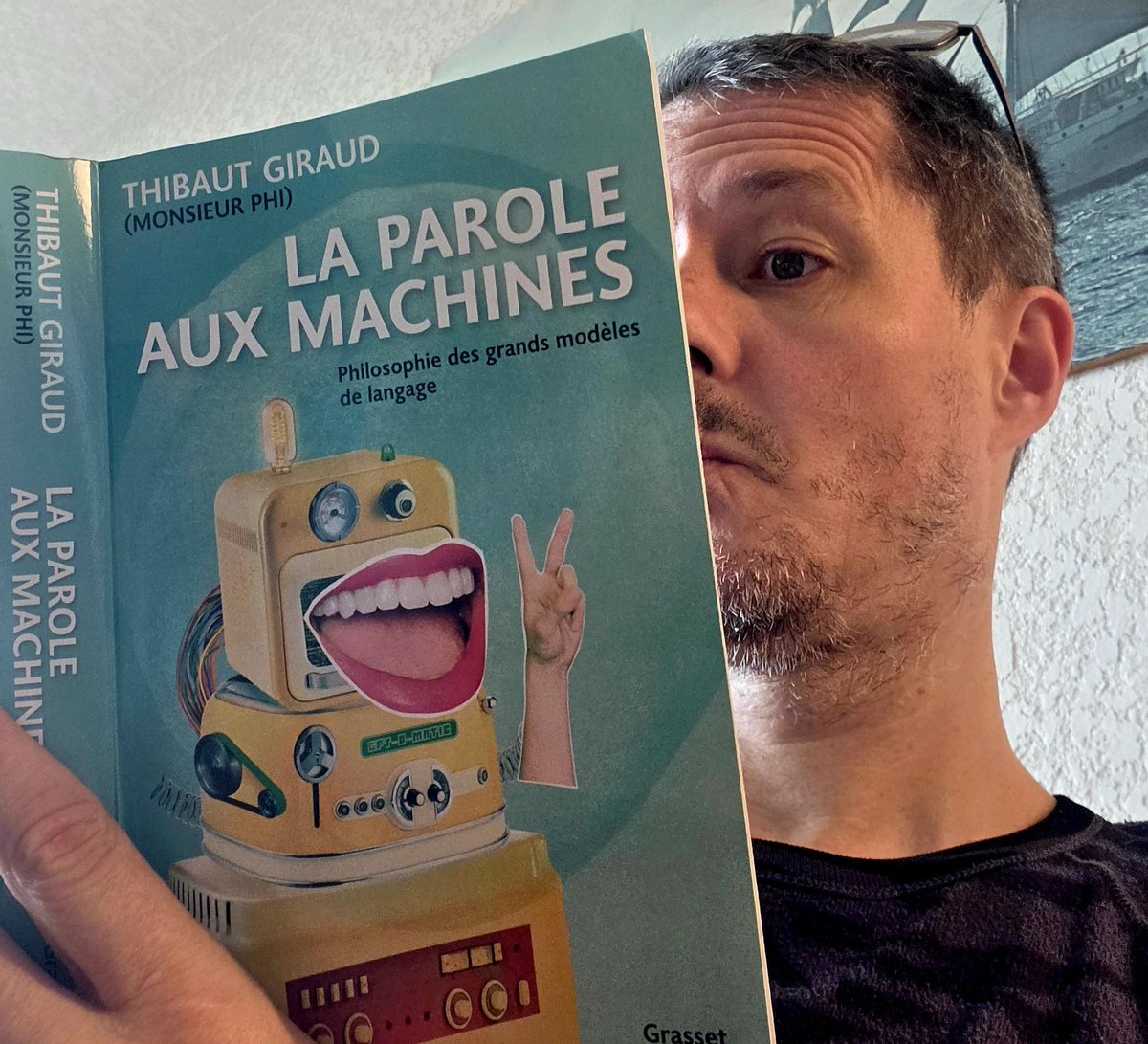 Je suis en train de lire le livre de Thibaut Giraud <a href="/MonsieurPhi/">MrPhi</a> sur la philosophie de la conscience appliquée aux IA.

J'avance lentement,  chaque page me lance dans des réflexions personnelles dans des directions inattendues. 

Par exemple a cette page :