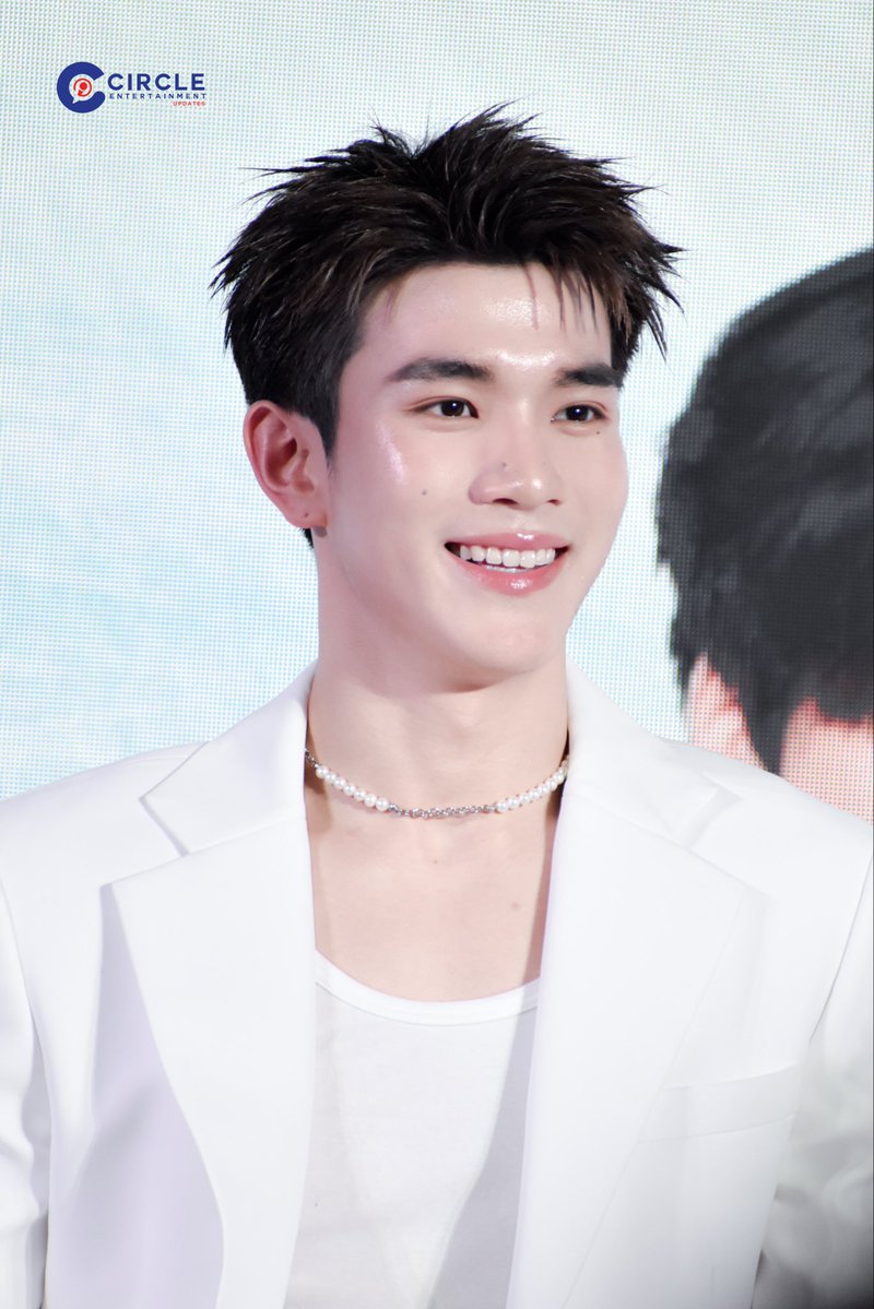 "โฟร์ท-ณัฐวรรธน์ " ร่วมเติมสีสันสุดอบอุ่นในงานเปิดตัวผลิตภัณฑ์ใหม่ในคอลเลกชัน "King's Stella Feel The Bloom" จาก King's Stella

FEEL THE BLOOM WITH GEMINI FOURTH
#KingStellaxGeminiFourth  
#โฟร์ทณัฐวรรธน์ #Fourthnattawat #KingStella #FeelTheBloom