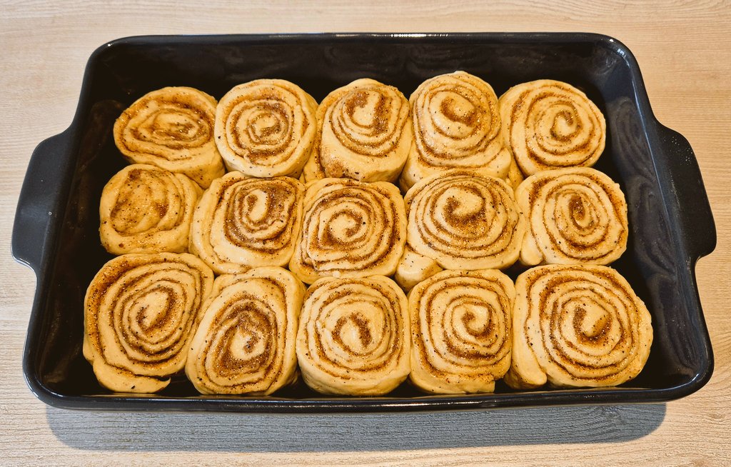 Saturday Finnish style cinnamon rolls 😍 hope they shall come out good 🤤🤤🤤 #SaturdayVibes #baking #Blockchain #chill #Foodie