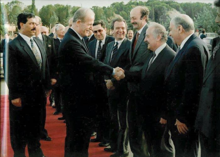 RayanSooki's tweet image. لأصحاب ذاكرة السمكة ..
وليد جنبلاط عندما كان "مستزلماُ" لمدة 45 سنة  لقادة النظام السوري السابق ولزعماء "الفلول" ...
من يصدق هذا "الشقلوب " يكون اهبل ..
بس هيك ..
👇👇👇