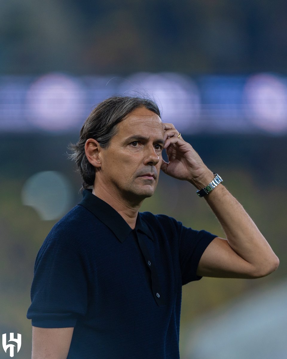 هزم الاتحاد المدجج بالنجوم وهو يلعب بالظهير الأيسر أيمن بسبب الاصابات..

هزم الاتحاد المدجج بالنجوم وعلى رأسهم حامل الكرة الذهبية على أرضه وبين جماهيره ..

الهلال متقدم بخطوة عن بقية الأندية بسبب انزاغي