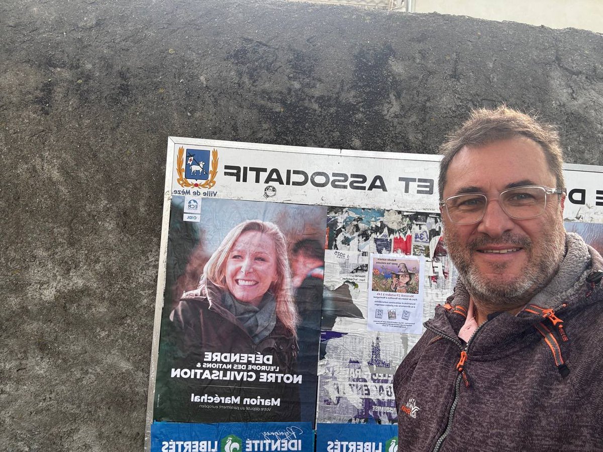 Idlherault34's tweet photo. Collage matinal 💥 Les murs parlent, nos idées s’affichent ! #ActionTerrain #Engagement https://t.co/XXxa46LFnE