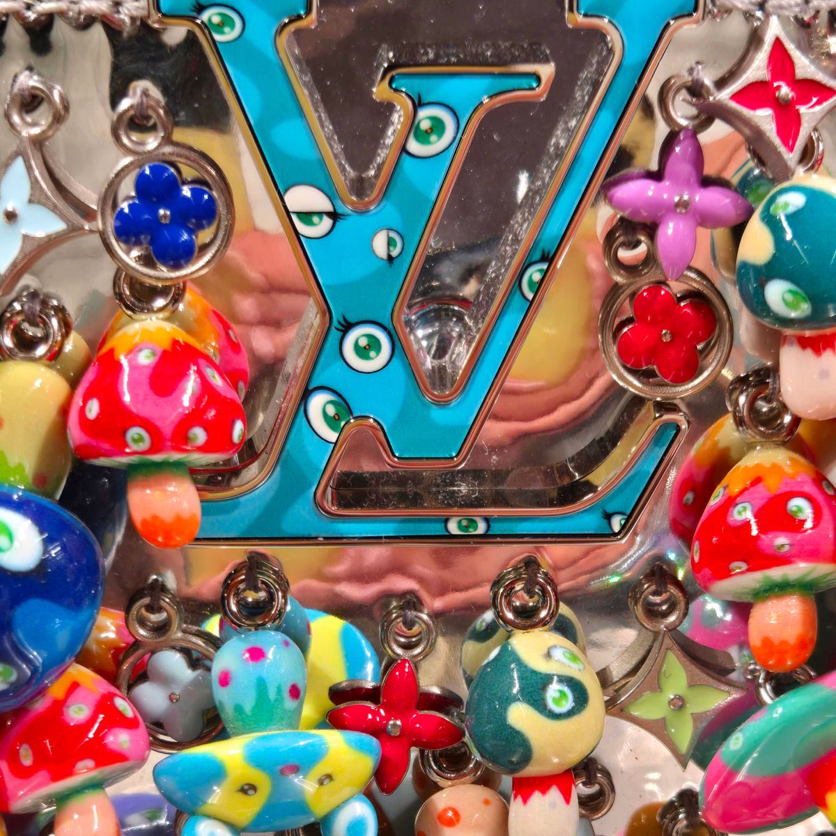runwaymagazine's tweet photo. #ArtBasel Paris: Where Contemporary Art Meets Couture
This year, the spotlight falls on #LouisVuitton Vuitton’s Artycapucines VII project, a collaboration with celebrated artist #TakashiMurakami #RunwayMagazine @runwaymagazine https://t.co/0MdpGZV6WI