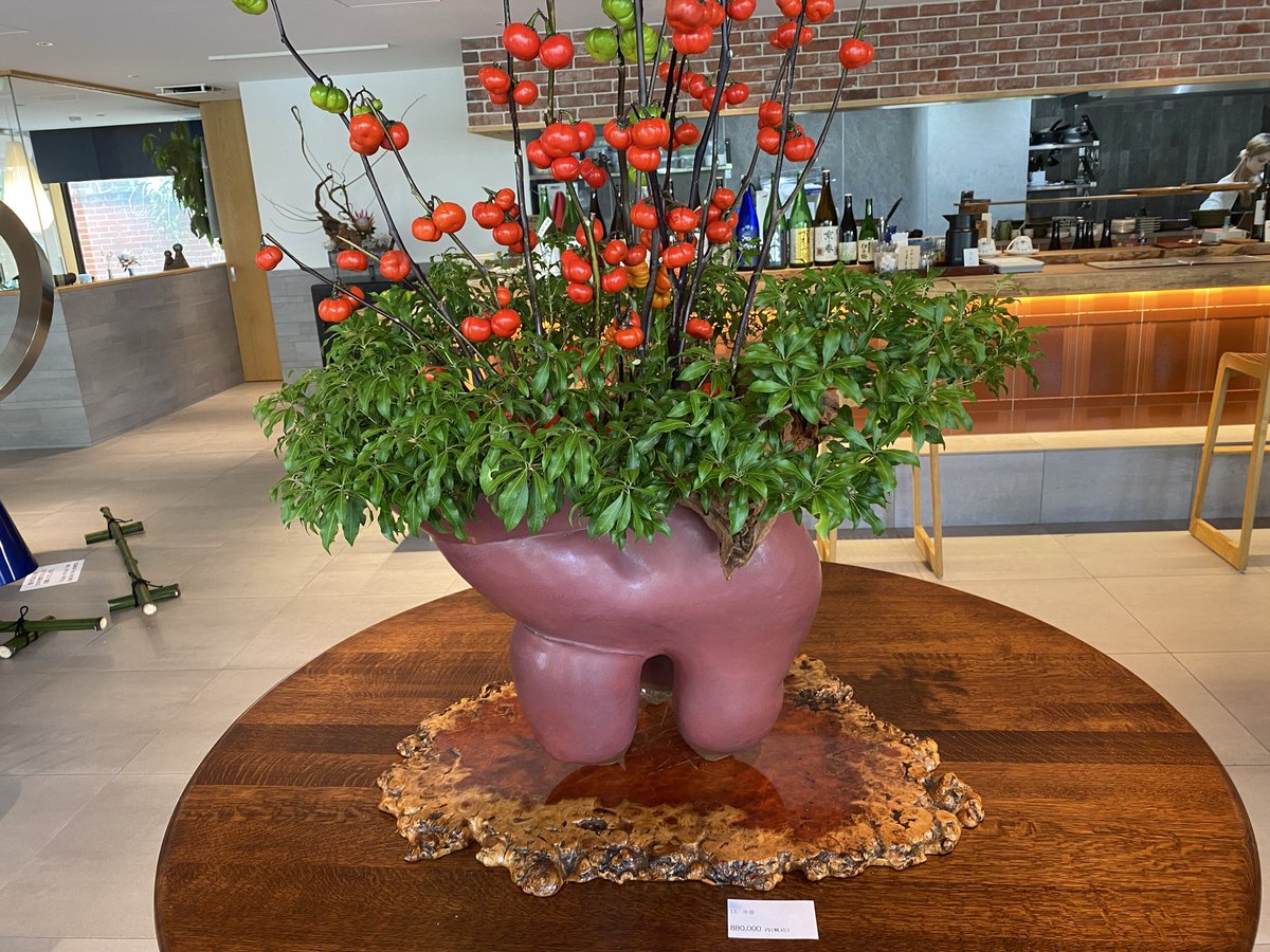 緑色の石の人型彫刻25-10