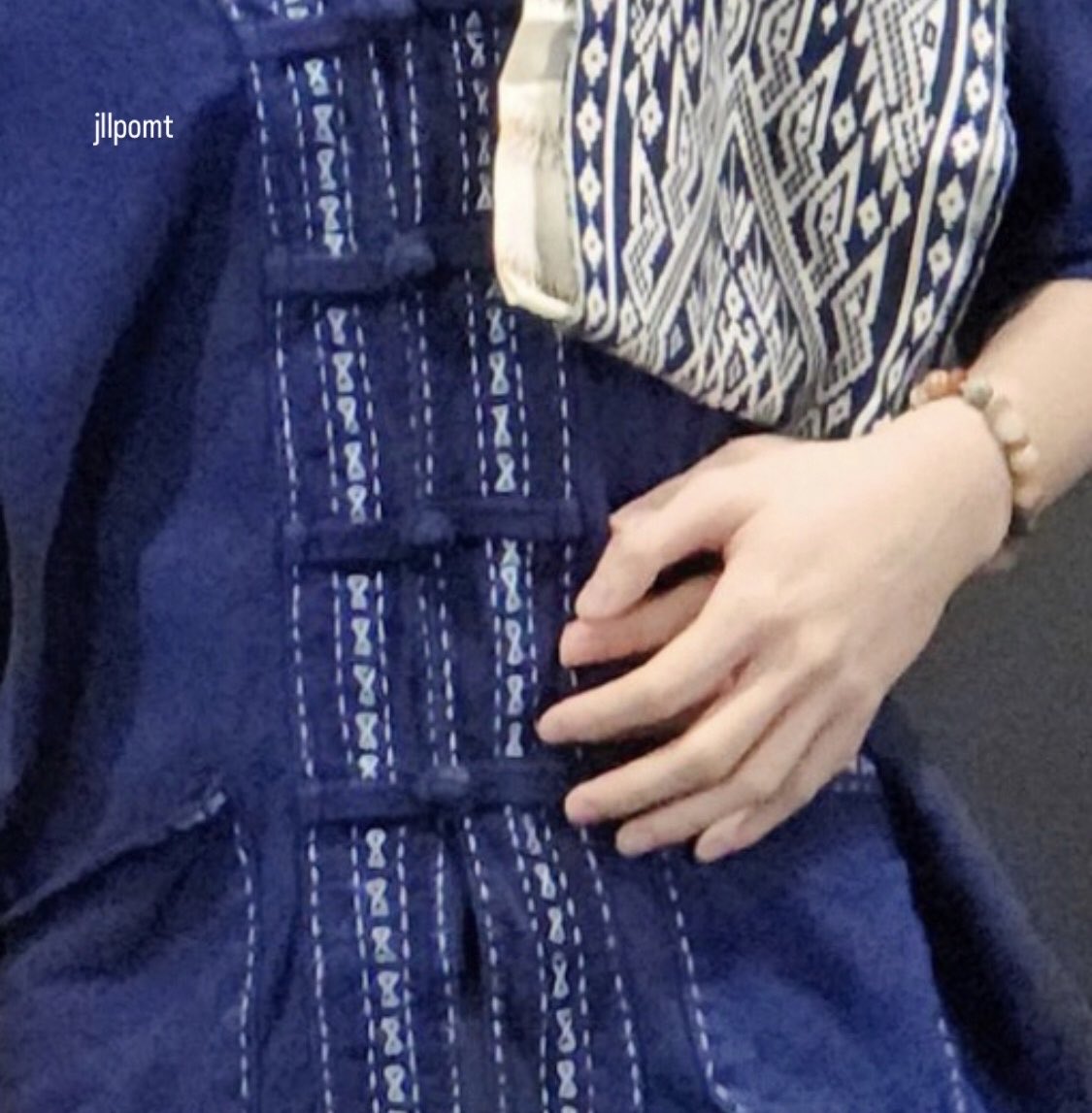 meltkhrr's tweet image. มือคนพี่บนเอวน้อง ฮือ เอวเหมาะมือมากกกกใครอยู่ได้ก็อยู่ไป ส่วนเราขอตายอยู่ตรงนี้ ㅜㅜ 
         #เขมจิราต้องรอดseries ♡
—🌷#เติ้ลเฟิร์สวัน — #TleFisrtone