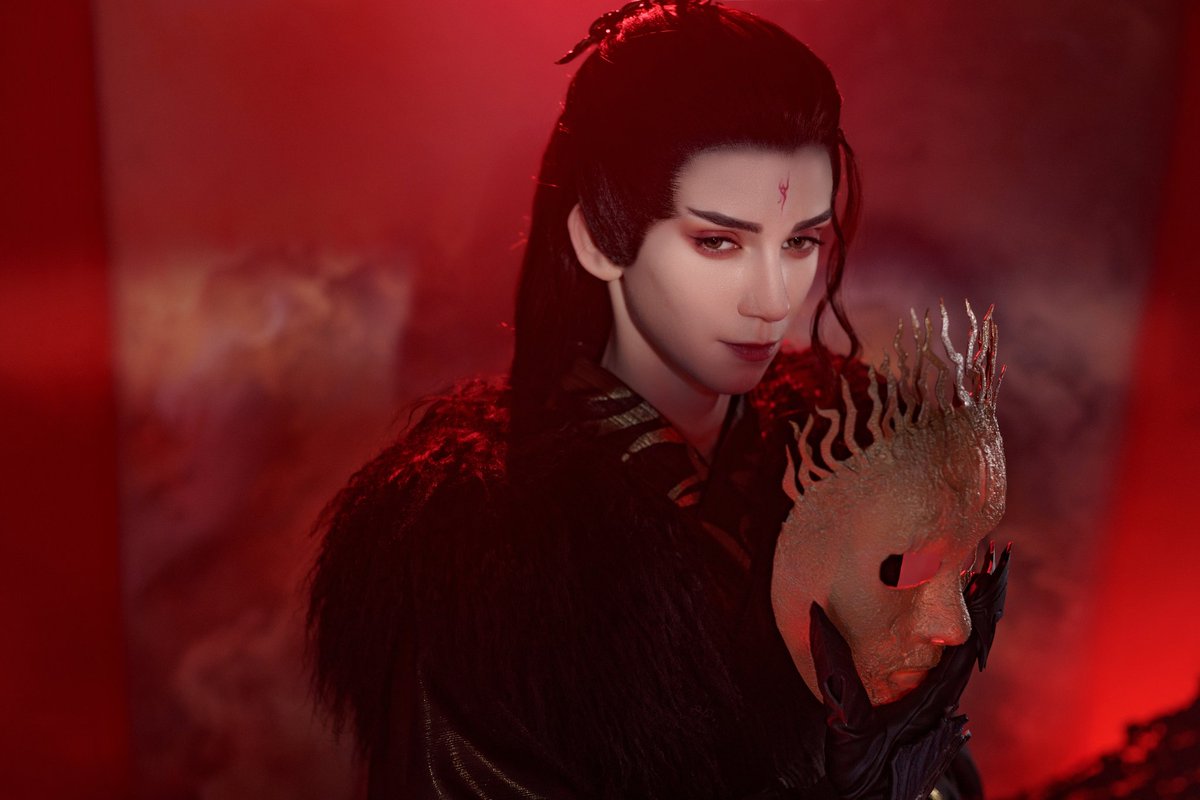 CosForeverYoung's tweet photo. Original Devil God (初魔) 
Coser - Neko_48
Photo - Mio
Help - Yulevan, Helveiga, Iten Fler, Merrill 
Sewing pert made by GEKATA 
Craft made by Helveiga
#TillTheEndofTheMoon #长��烬明 #罗云熙 cos https://t.co/PFp37KgKZm