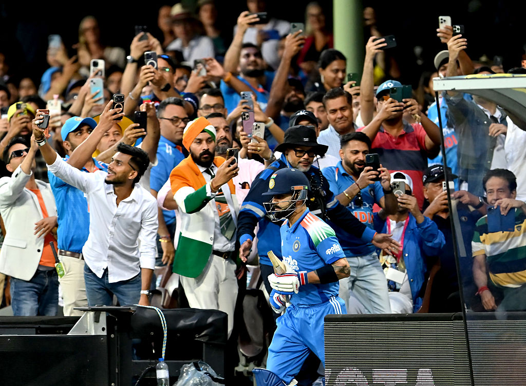cricbuzz's tweet photo. 🚨 MOST RUNS IN ODI CRICKET HISTORY:

1. Sachin Tendulkar - 18,426 (452 innings) 
2. Virat Kohli - 14,235* (293 innings) 
3. Kumar Sangakkara - 14,234 (380 innings) https://t.co/n0L4L8Ij51