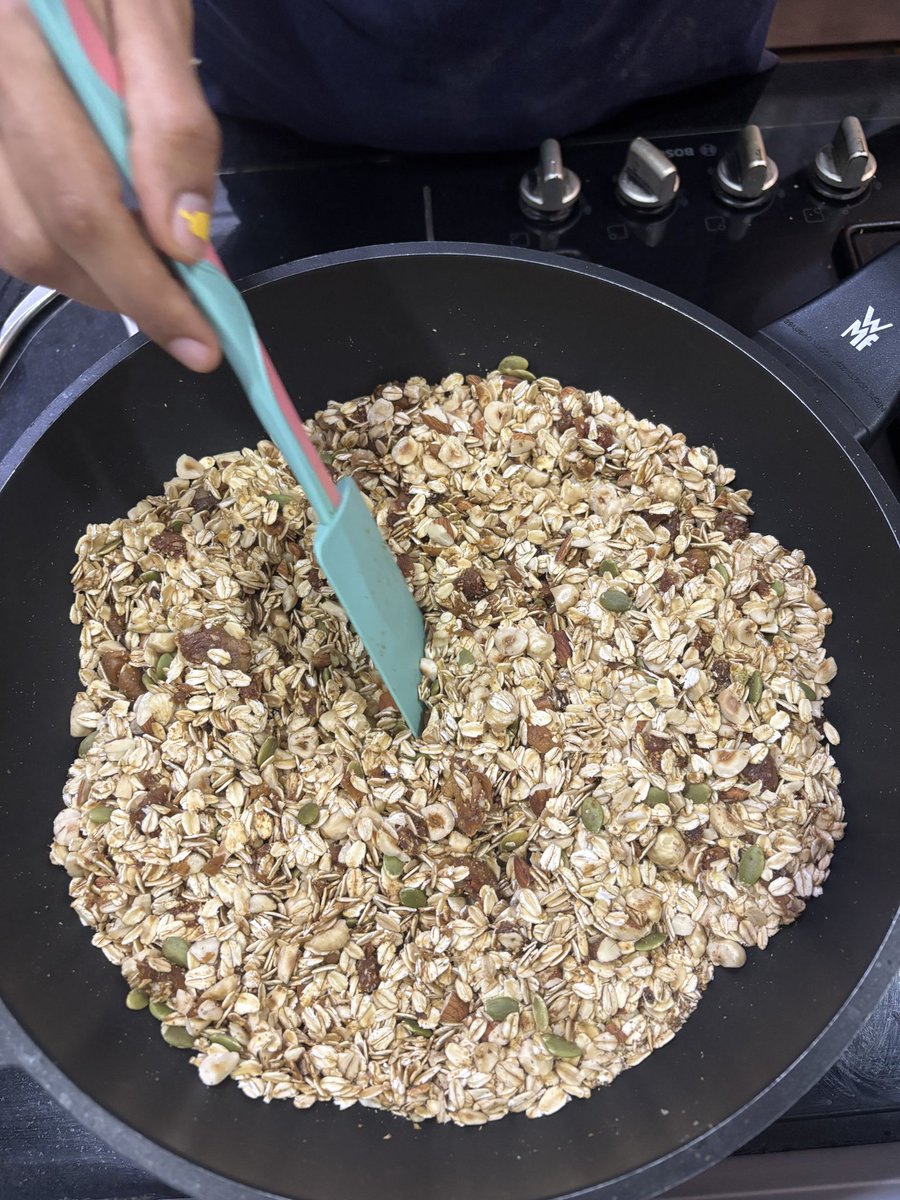 💯 recommend making granola at home just for how delicious your home smells afterwards 🤤