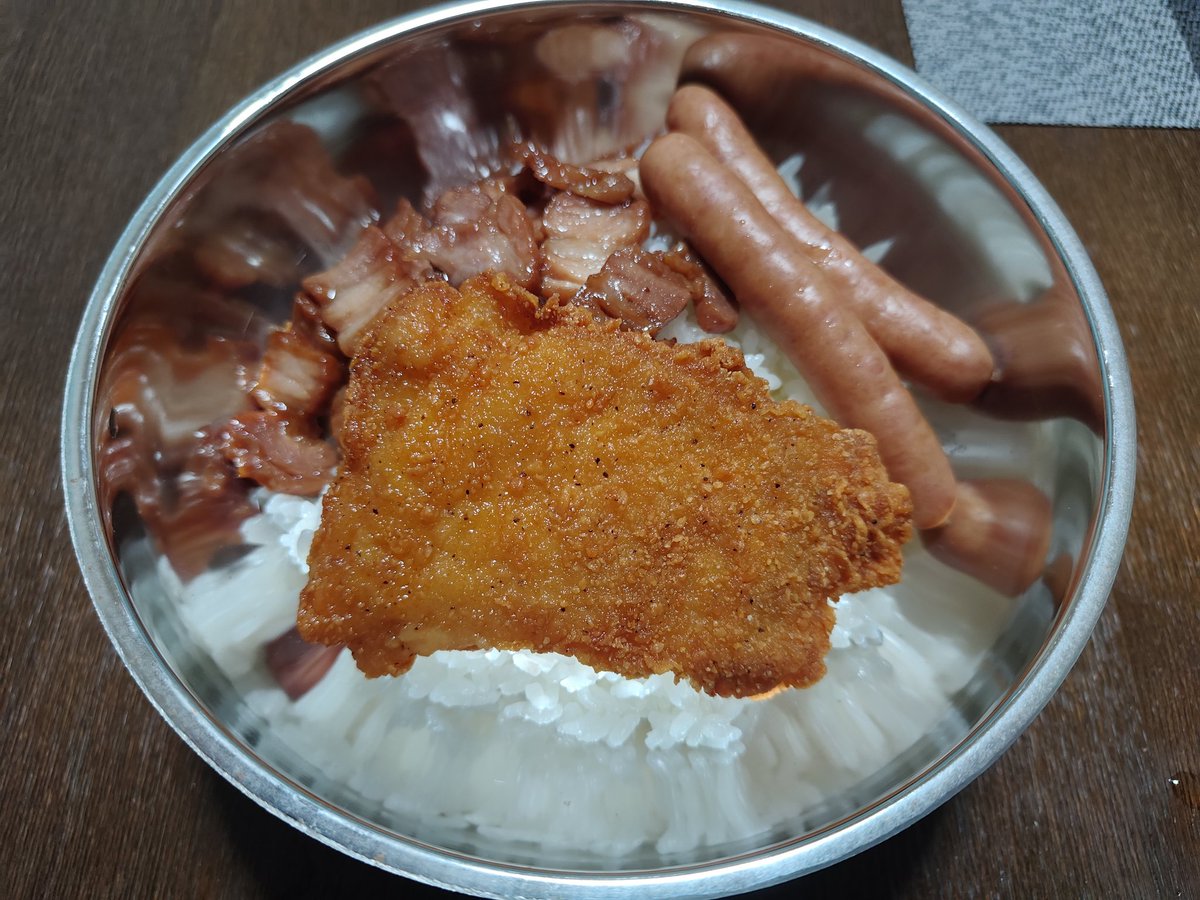 夜ご飯作ったらファミチキが浮きました