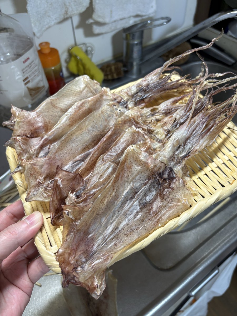 cat0104's tweet photo. すっかり寒くなりました
今年も冬に向けて冷凍庫のストックを溜めたりおつまみを作っています😌

週明けに去年釣る事が叶わなかったサワラを釣りに行きます

もし上がれば今シーズンのサワラをご近所の皆様にお届けできるかと思いますので何卒よろしくお願い致します https://t.co/aEtohZVbfy