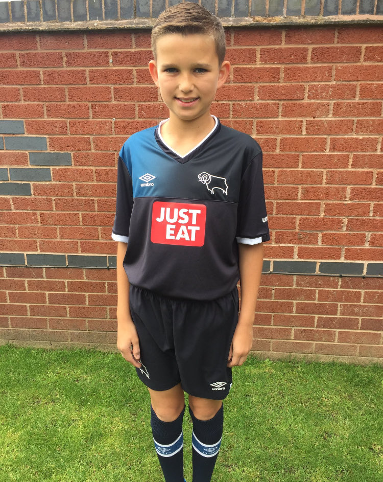 AlastairRichar5's tweet image. Happy 21st Birthday to my Boy  🥳🥳. Have a great day!  love and thoughts always ❤️🐏#dcfc