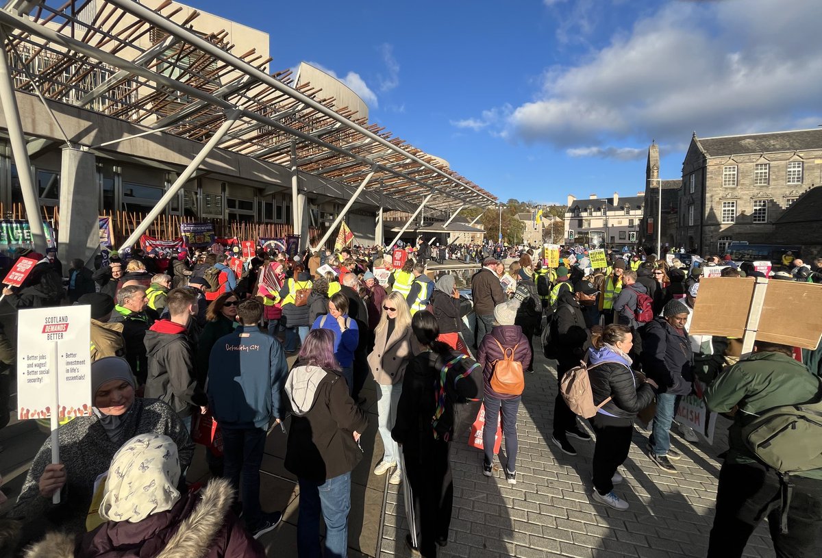PovertyAlliance's tweet image. Crowds are gathering outside the Scottish Parliament to march through Edinburgh with a simple message: Scotland Demands Better.
🗒️ Better jobs!
🤝 Better social security!
🏠 Better investment in life’s essentials! 
Join us and say #wedemandbetter 
scotland-demands-better.com