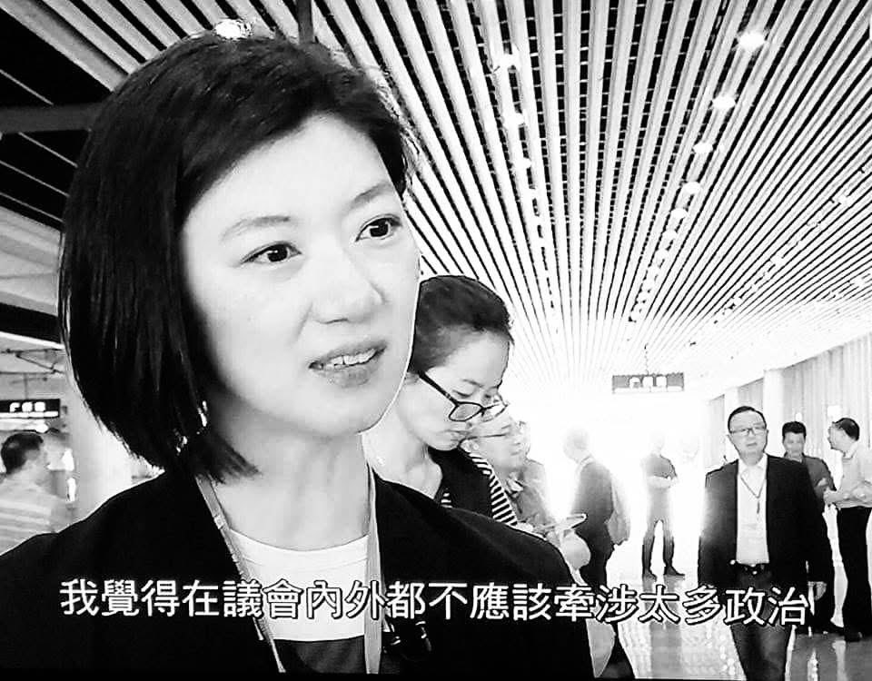 香港就是有一班這樣的議員⋯⋯
議會不議政，醫院不醫病，商人不言商，農夫不務農，學校不教學，￼演員不演戲 ⋯⋯