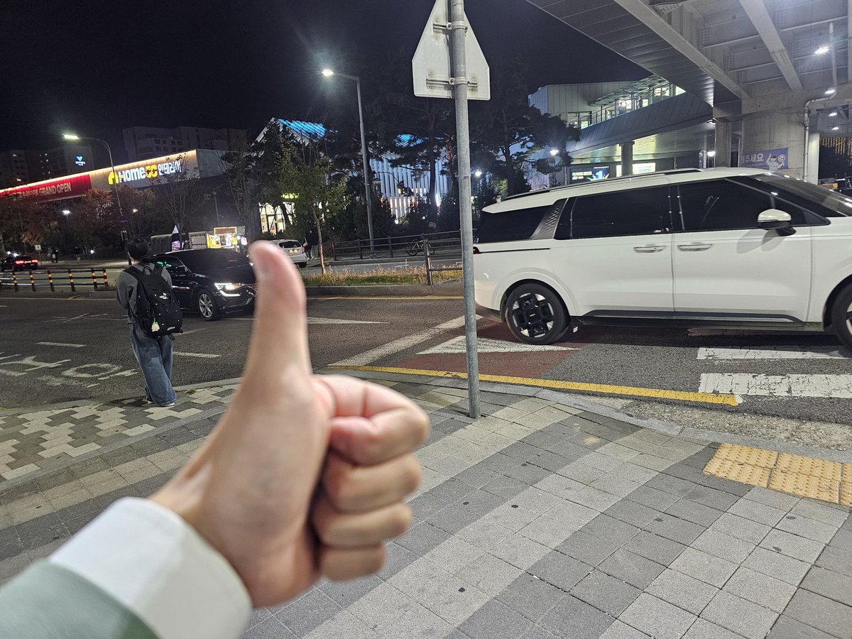 로이(ROmantic koI) (@sperospera96) on Twitter photo 일단 철수, 내일 뵙겠습니다! 일단 철수, 내일 뵙겠습니다!