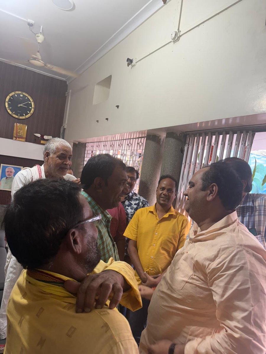 Pankaj Kumar Singh (@drpankajbjp) on Twitter photo बिहार के डेहरी विधानसभा क्षेत्र में पूर्व विधायक आदरणीय सत्यनारायण सिंह जी एवं कार्यकर्ता साथियों के साथ बैठक की।
आगामी विधानसभा चुनाव को लेकर महत्वपूर्ण चर्चा हुई, जिसमें संगठन की मजबूती, जनसंपर्क अभियान और जनता तक पहुँच को लेकर विस्तृत रणनीति तय की गई। बिहार के डेहरी विधानसभा क्षेत्र में पूर्व विधायक आदरणीय सत्यनारायण सिंह जी एवं कार्यकर्ता साथियों के साथ बैठक की।
आगामी विधानसभा चुनाव को लेकर महत्वपूर्ण चर्चा हुई, जिसमें संगठन की मजबूती, जनसंपर्क अभियान और जनता तक पहुँच को लेकर विस्तृत रणनीति तय की गई।