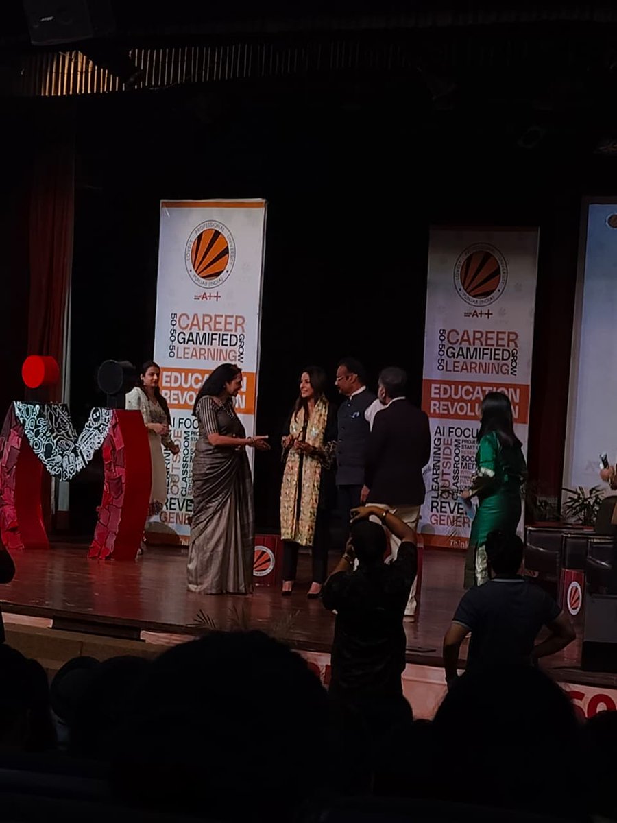 irfan_skg's tweet image. Some pics from the event where she's being honoured by the University authorities ❤️
#ShehnaazGill #IkkKudi #IkkKudiOn31Oct