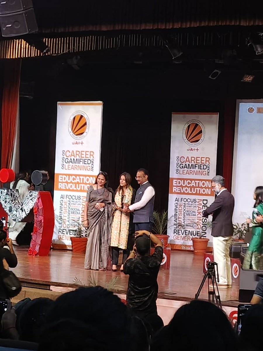 irfan_skg's tweet image. Some pics from the event where she's being honoured by the University authorities ❤️
#ShehnaazGill #IkkKudi #IkkKudiOn31Oct
