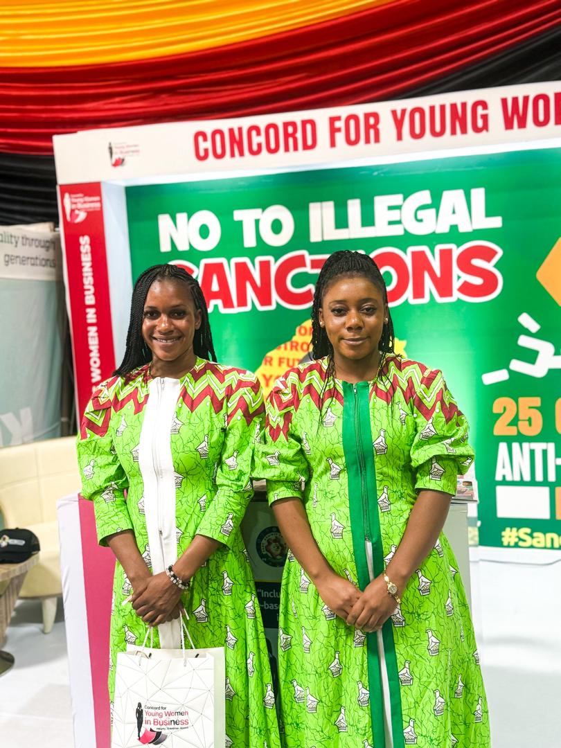 sekuruNehandah's tweet image. 🇿🇼 A Day of Unity and Strength!
His Excellency President Emmerson Dambudzo Mnangagwa leads the nation in commemorating SADC Anti-Sanctions Day at the Heritage Village, Harare. 💪🏾
#ZimSanctionsMustFall #Resolution1 #ED2030 #SADCUnity